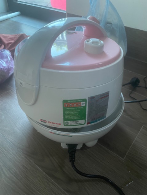 Mình mới mua, mới nấu được một lần, cbi nấu thêm thì nồi như thế này là sao??