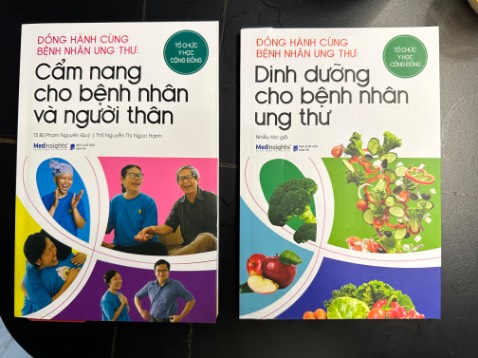 Rất hữu ích nên mua để dành trong nhà không cần phải có người bị rồi mới mua. Nó giúp ta đồng hành chia sẻ khi có bạn bè người thân bị ta động viên khích lệ tinh thần cho bệnh nhân. Rất hữu ích nên mua để dành trong nhà không cần phải có người bị rồi mới mua. Nó giúp ta đồng hành chia sẻ khi có bạn bè người thân bị ta động viên khích lệ tinh thần cho bệnh nhân.