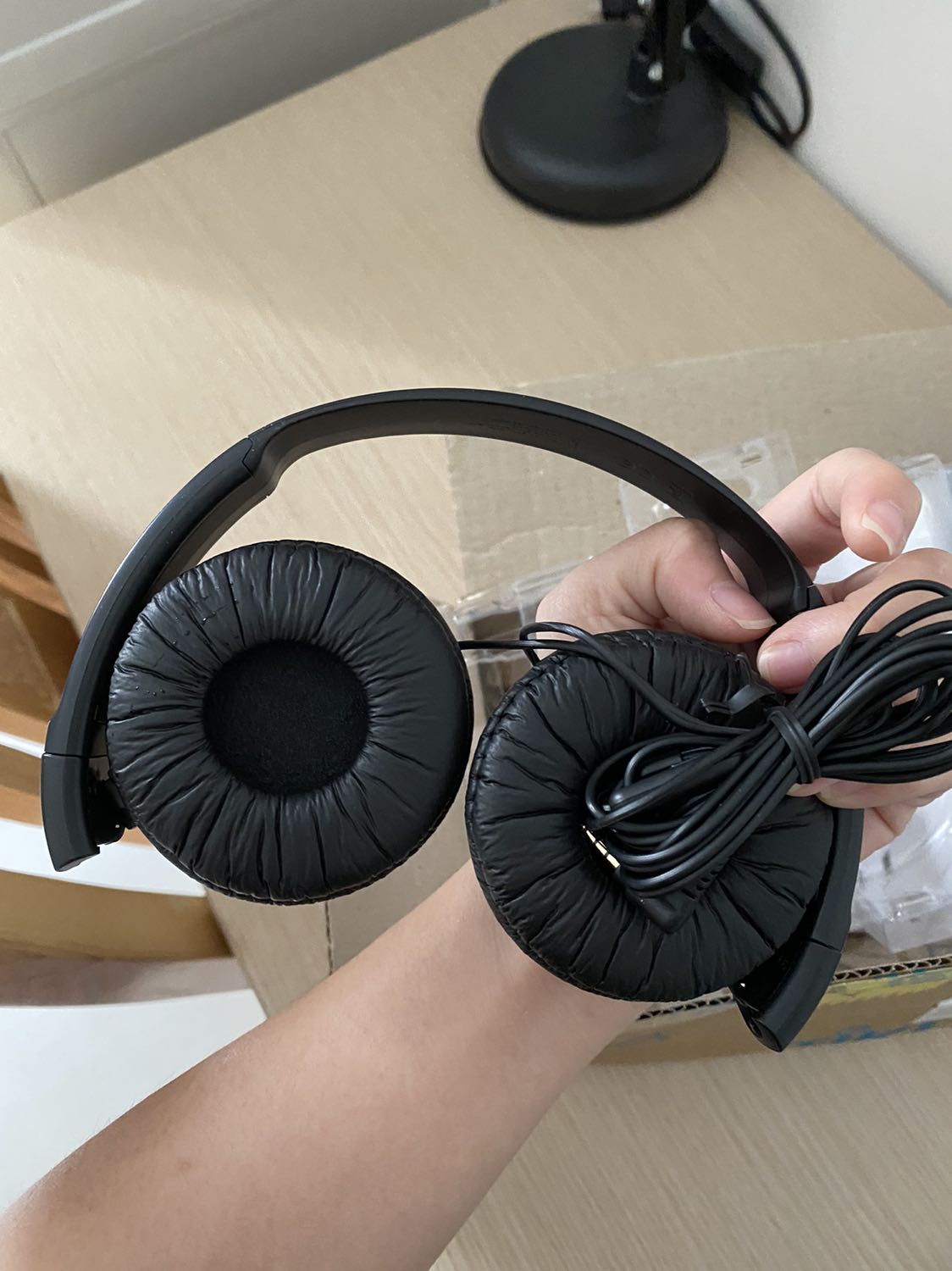 Khi mình nhận sp và trả lại Tiki bảo hành thì còn nguyên vẹn, không bị rầy xước. Đến khi mình nhận lại sp đã BH thì rầy xước như hình…mà Tiki báo với mình là sp nhận lại đã có dấu hiệu rầy xước. Trong khi hình ảnh chứng minh không rầy sước gì. Mình thấy Tiki giải quyết không đúng sự thật và ko có hình ảnh hay gì chứng mình là khi mình giao sp đã rầy. Mình thấy tiki CSKH ko tốt, ko đúng.