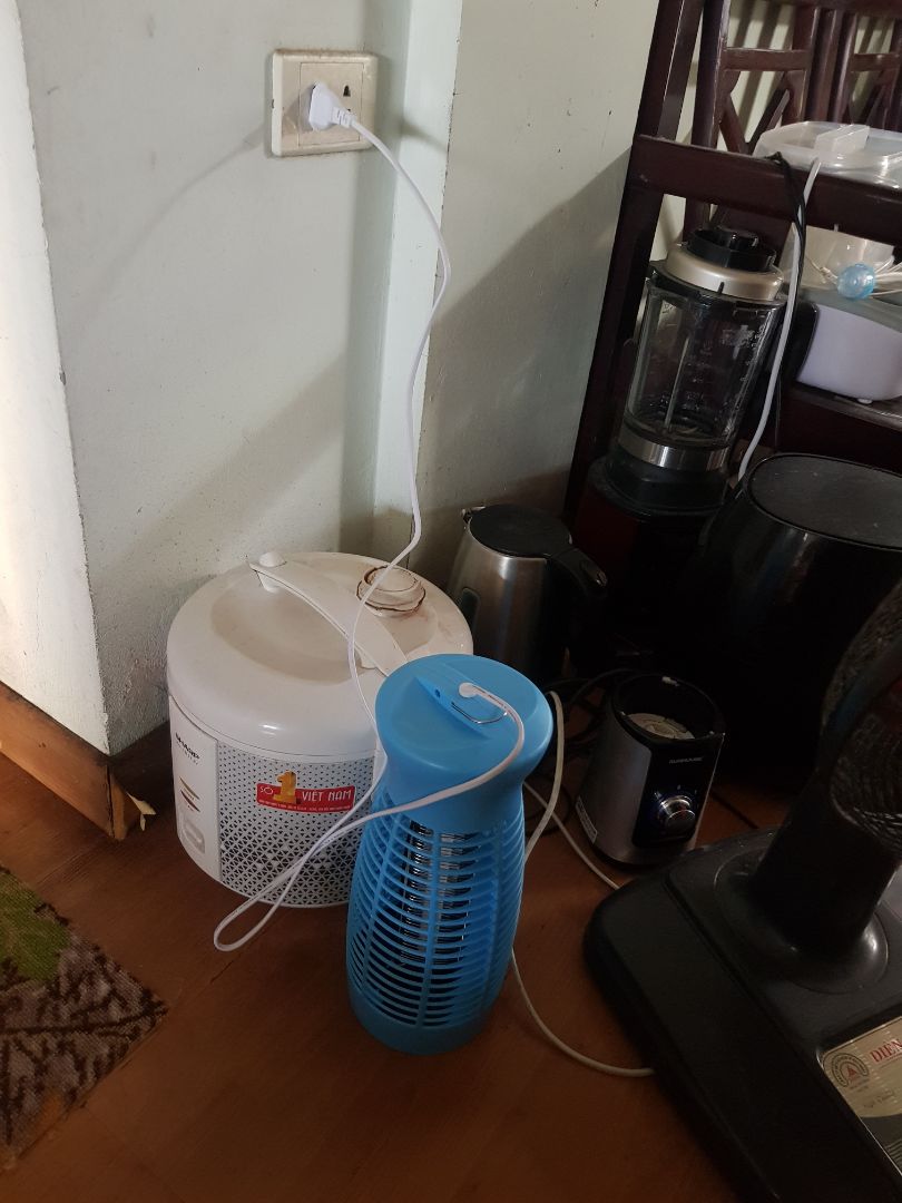 Sản phẩm đóng gói là hàng dễ vỡ nhưng khi nhận hàng thì hộp đóng gói bung bét. sản phẩm không sử dụng được, cắm điện thì đèn không sáng, tôi có gọi cho sdt của Comet thì được bảo liên hệ lại Tiki, hy vọng có câu trả lời cụ thể sớm nhất