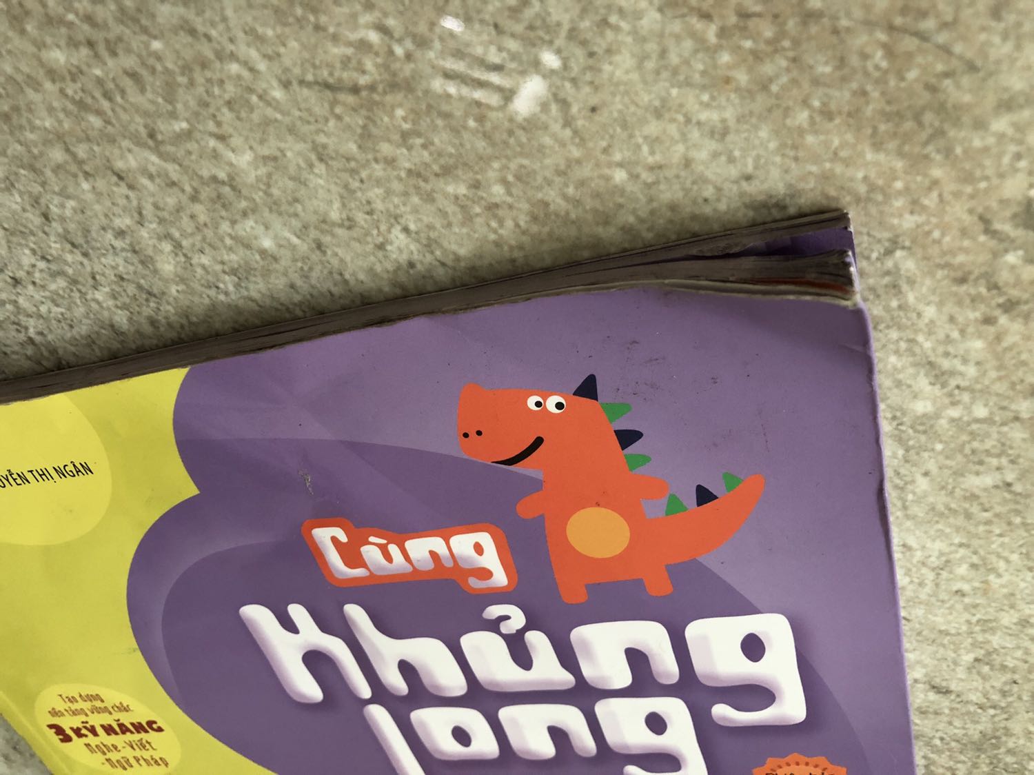 Siêu thất vọng với dịch vụ kiểm tra chất lượng trước khi gửi hàng của Tiki. Chờ mãi mới có sách về mà khi nhận được thì sách lại thế này đây. Không khác gì mang sách dính mưa đi giao cho khách Siêu thất vọng với dịch vụ kiểm tra chất lượng trước khi gửi hàng của Tiki. Chờ mãi mới có sách về mà khi nhận được thì sách lại thế này đây. Không khác gì mang sách dính mưa đi giao cho khách