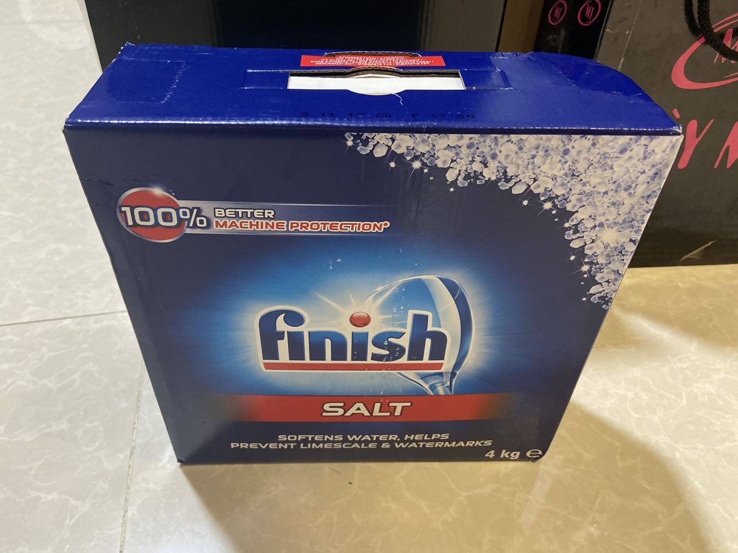 Giao hàng nhanh, gói hàng cũng rất kỹ. Bạn nào gói có tâm lắm, lấy băng keo dán lại 4 góc nữa vs kèm bọc chống sốc dày luôn. Bên trong chia làm 2 túi nilon riêng, khá tiện để khỏi mở hết ra một lần như mấy sản phẩm nhỏ như 1.5kg.