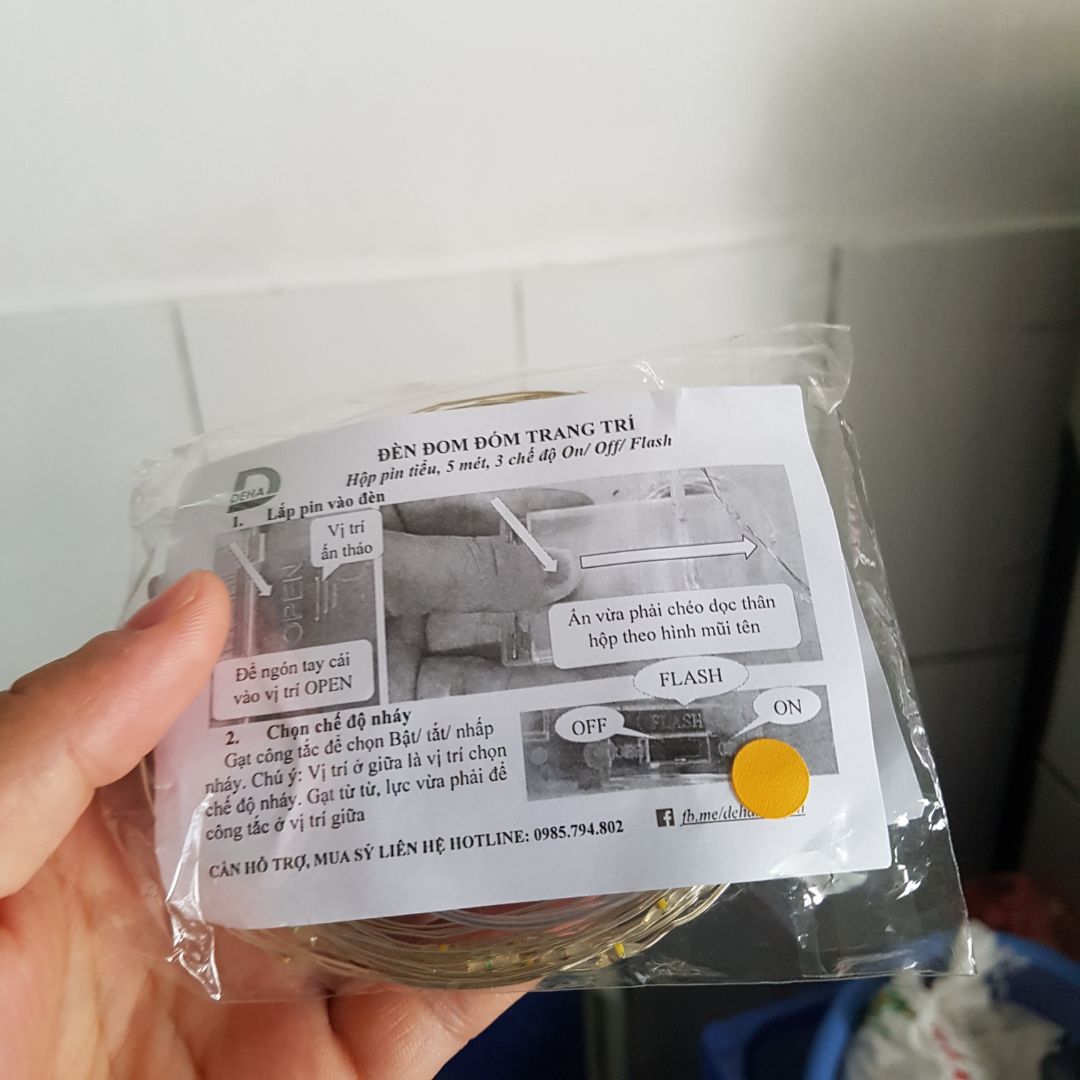 Quá xịn. Minh mua loại 5 mét nháy có công tắc gạt chọn Luôn sáng/ nháy chớp/ Tắt dây phủ màu bạc kẽm quá đẹp. Treo lên phòng đẹp. Đèn lúc đầu nhìn mong manh nhưng hóa ra quá bền và dai. Mình dùng 1 tháng rồi ko thấy vấn đề gì. 10 sao cho chất lượng.