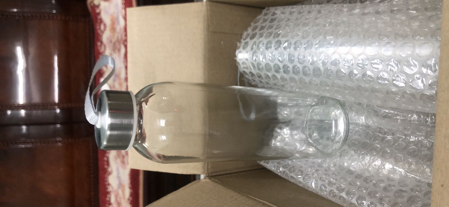 Giao hàng nhanh chỉ 1 ngày, đóng gói cẩn thận và không bị vỡ. Nhà mình thích dùng hàng thủy tinh vì tốt cho sức khỏe. Giá cả rất tốt. Mình cực kì hài lòng.