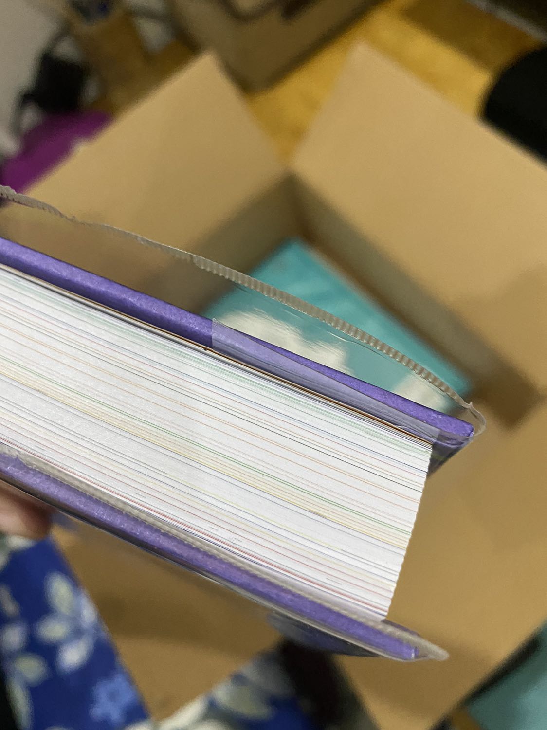 Xem qua bản đọc thử thì thấy khá hứng thú với cuốn này. Trình bày đẹp, dễ nhìn, nhiều minh hoạ và dễ đọc. Văn phong ngắn gọn, súc tích, không lê thê. Nội dung khá thú vị, mặc dù chưa đọc hết nhưng cảm giác quyển này đọc kiểu lai rai cũng được, mà đọc hết 1 lần cũng được, đều hợp cả. Mỗi tội bookcare chán thế :))) bong hết cả rồi.