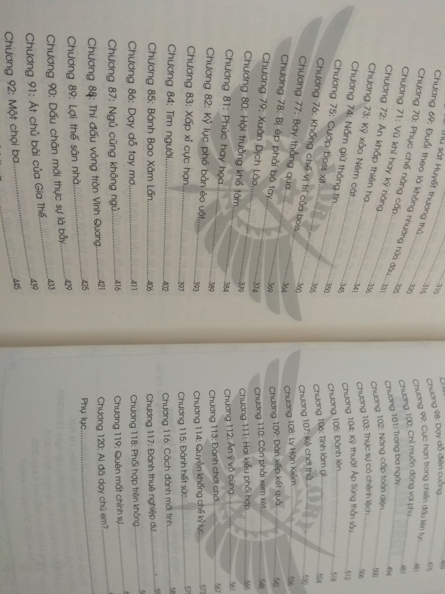 Sách đẹp, có bìa rời. Giấy bên trong hơi mỏng tẹo nhưng không đến nỗi nào. Sách khổ bự và dày lắm nhé, tầm 600 trang, bảo sao 180k =))) 

Sách đến chương 120, tức là tầm 15 cuốn là đủ bộ truyện. Hình thức trình bày đẹp, dịch mình mới đọc sơ thì thấy okay, không quá cứng ngắc, có thấy ghi *** là "định mệnh", chưa gặp lão Nguỵ nên không biết có "đù má mày Diệp Thu" không :v