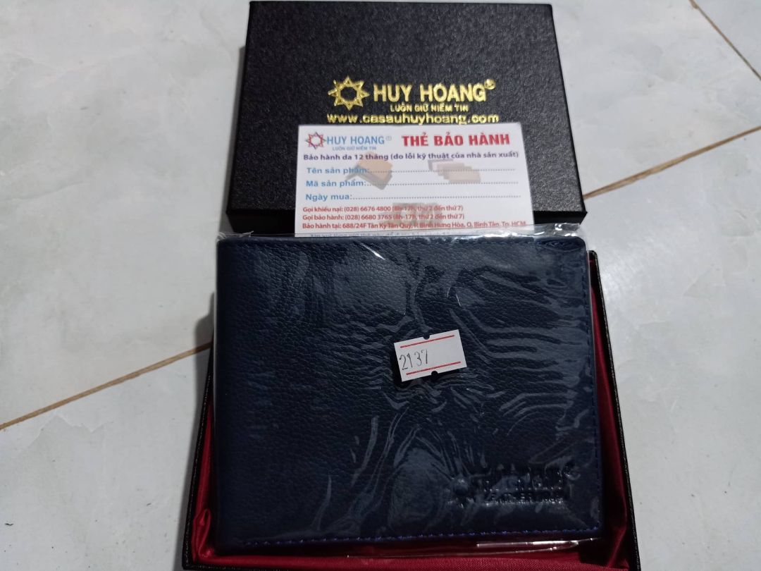 ví nam da bò Huy Hoàng rất mềm mại, đựng nhiều thẻ.