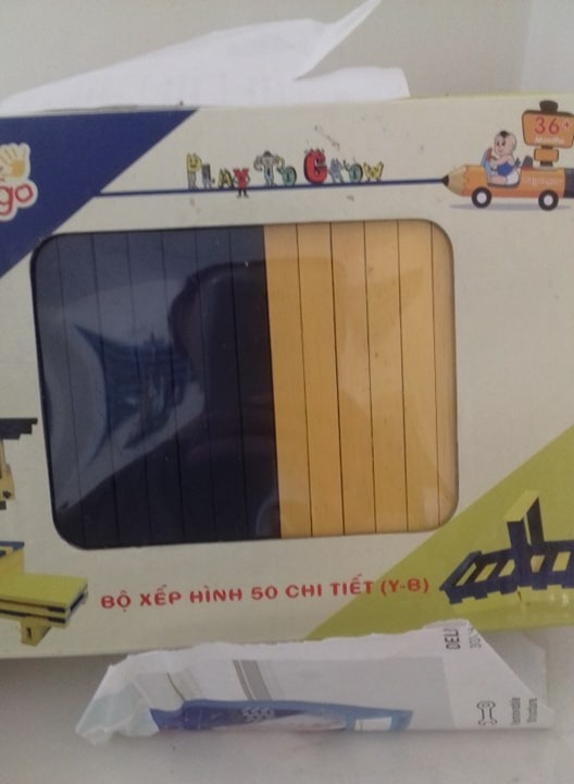 Mấy bạn mua hàng tiki tốt nhất nên kiếm tra thật kĩ trước khi nhận. nói thật, mình mua hàng tiki từ rất lâu r. có những lần mua sách, bị cong bìa, sách bên trong bị vệt ố vàng. có lần hàng trông lại cũ, cũng thôi, bỏ qua. nhưng lần này thì không thể chịu nổi! :)
Mình đặt rõ ràng là khay tài liệu 3 ngăn deli này. vậy mà lần đầu giao cho mình lại là đồ chơi trẻ em. mở hàng ra đã thấy "........" rồi. mình phải gọi lên tổng đài nói đổi hàng. 
Mấy bạn không biết đấy chứ, tổng đài thu phí rất mắc luôn. gọi tầm 2,3 phút đã bay hết 30k. rồi còn phải gửi *** 5 lần 7 lượt mới được rep!
Tiếp, mình phải đợi tận gần 1 tháng cho vụ đổi lại hàng. tưởng đâu ngon lành, nhưng lại ôm nguyên cục tức vào người nhé!
Hàng mình nhận được không phải khay 3 ngăn deli. Mà là khay 4 ngăn yapeng. khó chịu không chịu được. nhựa rất mỏng, lỏng lẻo luôn ấy. check code 2 sản phẩm cũng hoàn toàn khác nhau!
làm ăn thật......... mình đã gửi *** phản ánh nhưng chưa nhận được câu trả lời. không lẽ cứ đợi mãi để được đổi hàng hay chịu nhận luôn như này :)))))
lần sau thì không bao h mua hàng trên tiki nữa. xin kiếu!