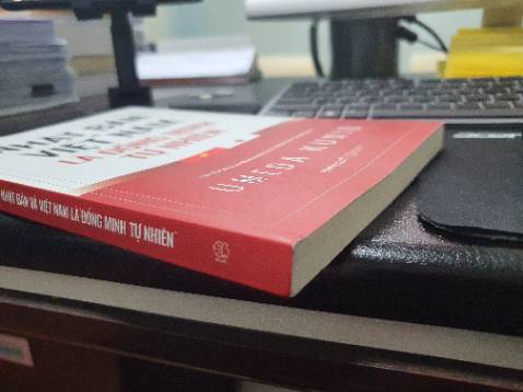 Bán hàng kiểu đánh ***, gáy trong hình khá dày, nhưng thực tế khá mỏng