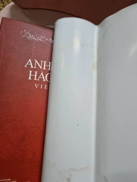 Sách bị ẩm. Vui lòng đổi lại