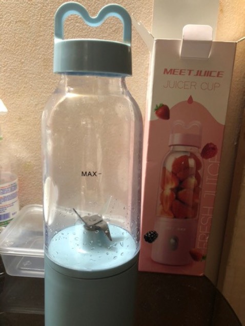 Máy xay mạnh,mình xay smoothie có bỏ dâu vào cũng xay được. Nhìn chung thì sản phẩm ổn. Đáng tiền. Mình ddax xay thử những món cứng hơn như táo,lê   mấy món đó có xay đc