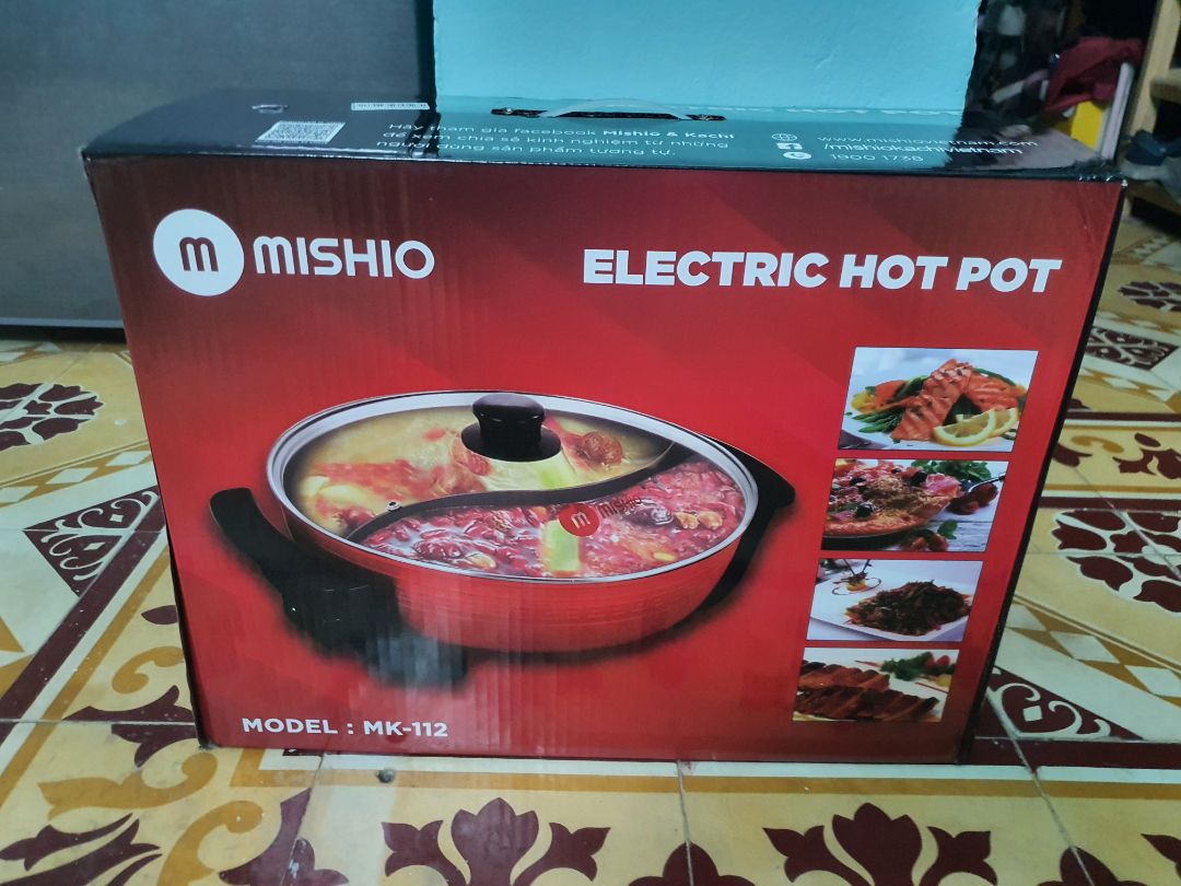 Mình mua tặng nên cũng không tiện mở xem bên trong như thế nào, nhưng nhà mình cũng có dùng nồi này rồi nên cũng khá yên tâm về chất lượng.