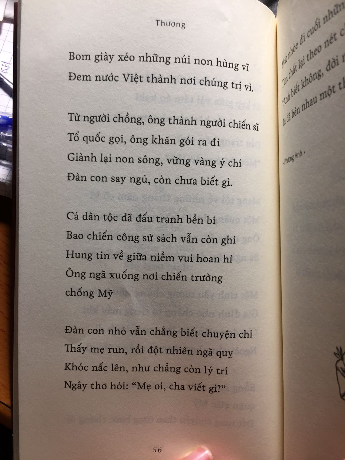 Đóng gói sản phẩm kĩ, sách đẹp, thơ cũng rất hay, đọc trong group sách có chị chia sẻ thế là mua luôn, được 3 bookmarks sịn sò và cả quyển sổ nhỏ nữa.
Cơ mà giao hàng lâu thật sự. Em đặt từ hôm 21/4 thanh toán trước qua *** pay mà 25/4 mới được nhận... bình thường đặt sách hôm trước hôm sau là được nhận rồi mà chọn giao hàng tiêu chuẩn thanh toán bằng tiền mặt?