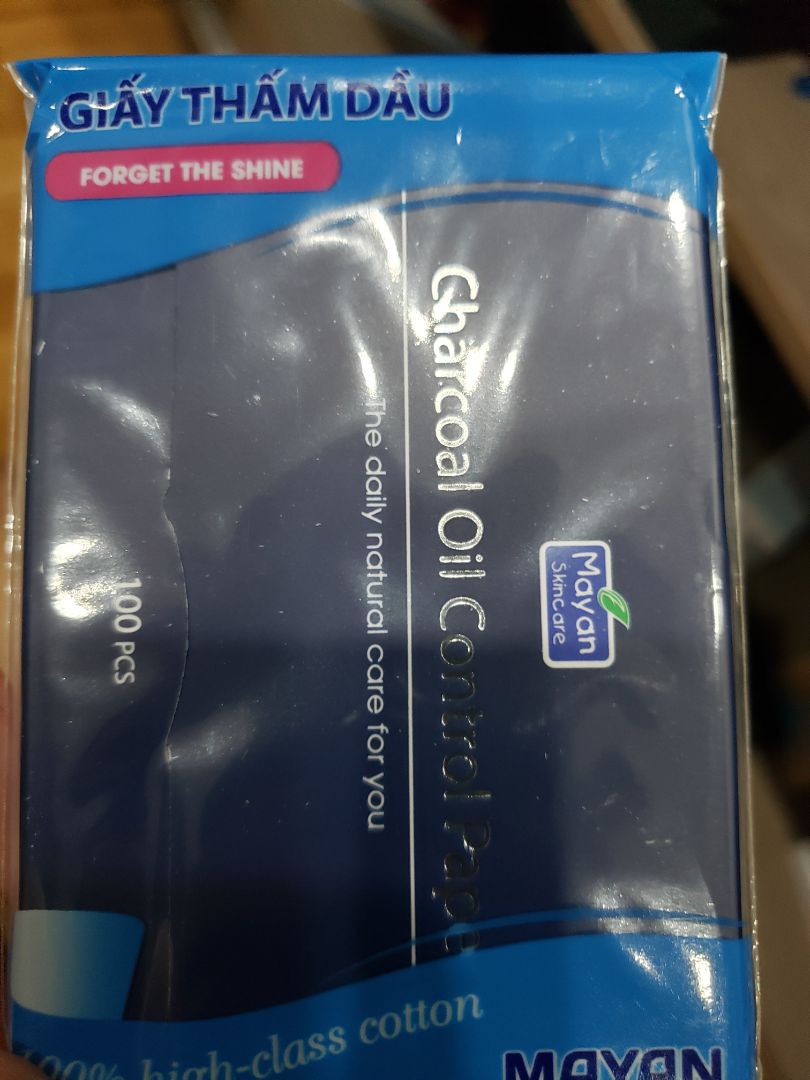 Ngon bổ rẻ nhất là khi mua combo. Tuy nhiên do chất liệu giấy dày và thô ráp nên khả năng hút dầu không cao lắm, đôi lúc phải ấn vào da mới hút được. Đàn ông da dầu nên dùng. Phụ nữ hay trang điểm thì ko nên mua vì khi dùng có khả năng làm trôi lớp make up.