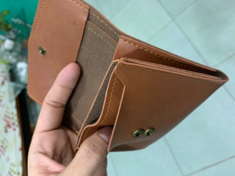 Để tiền lẻ cũng ok nè mn! Hãng này thì bền khỏi nói rồi, để ít tiền và card thì gọn gàng lắm! 👍🏿