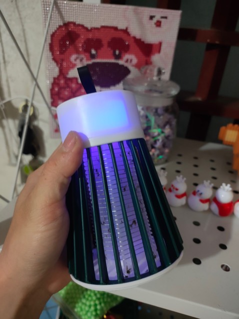 Mùa này nhiều muỗi nên sắm 1 em này, hiệu quả hơn vợt bắt muỗi . Có e này mà đêm qua mk ngủ ngon hơn..kkkk.