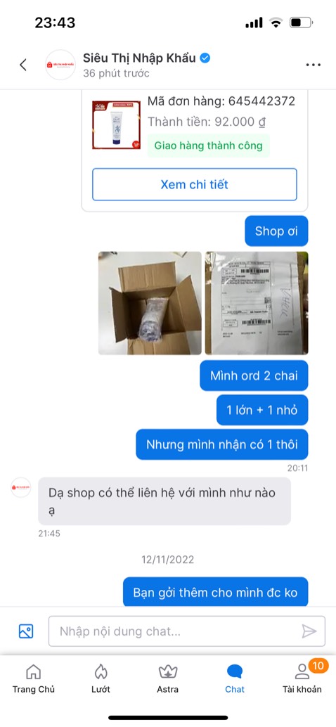 Lần đầu tiên trong từng ấy năm đi mua hàng mà gặp trường hợp này ấy. Cảm giác như shop đang cố tình *** mình ấy. Mình đặt 2 chai STR ( 1 chai 170 + 1 chai 130). Nhưng shop chỉ giao 1 chai 130gsm. Okay đồng ý có thể do sai sót, mình cũng liên hệ shop để shop giải quyết. Nhưng có vẻ như bên bạn cố ý muốn trì hoãn ko giải quyết thì phải. Mình nhận hàng từ 11/11, cũng báo lại shop từ hôm đó. Đến nay 15/11 dù nhắn tin và liên lạc nhưng shop cố tình ko rep. Thật sự số tiền ko đáng là gì. 
Nhưng shop đã ship thiếu hàng. Bạn phải có hướng giải quyết cho KH, chớ bán buôn mà bạn lùa khách kiểu vâng vâng rồi cho qua câu chuyện thì chẳng khác nào bạn *** khách cả. 
Thật sự thất vọng về shop và cả tiki. Ko nghĩ shop trên tiki mà có thể bán buôn thế đc. 
Kiểu KD như thế này của shop thì ko ai muốn quay lại lần sau đâu bạn à. 
Hình ảnh tn của mình nhắn shop rất là lịch sự và đã chờ đợi sự giải quyết của shop rồi. Nhưng shop cố tình ko giải quyết thì mình buộc phải đánh giá 1* cho dịch vụ của shop.
