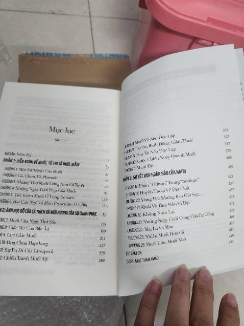 Giao nhanh, sách mới nguyên seal có kèm bookmark