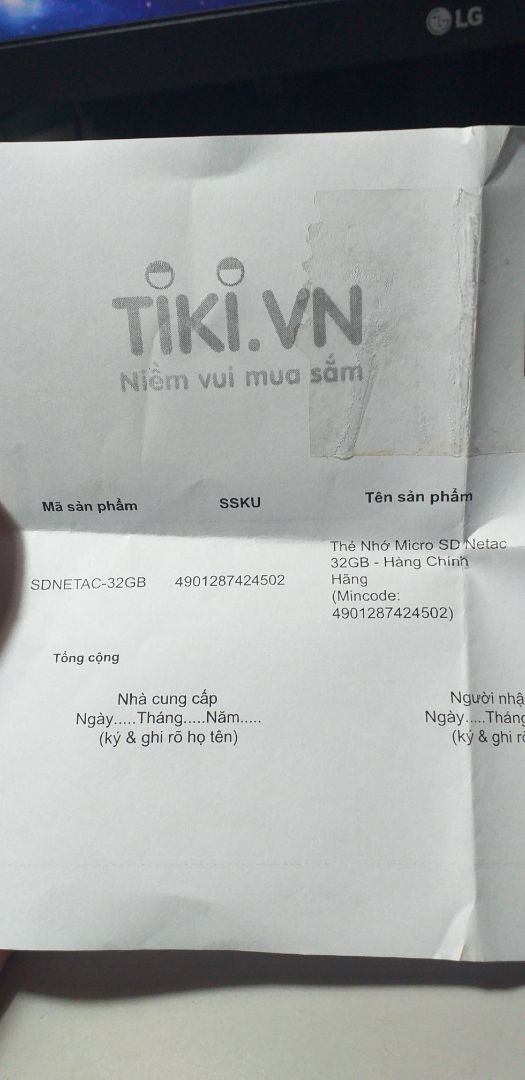 Đặt thẻ Netac nhưng giao hàng lại là hãng Dahua. Cũng định báo đổi nhưng đang cần gấp nên mình bóc ra dùng luôn và thấy cũng tạm được. Không hài lòng lắm khi giao sai hàng như thế này.