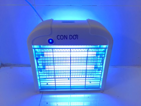 Đèn xài tốt. Tiếng nổ to, thu hút được nhiều ruồi/muỗi. Chưa biết bền không nhưng tạm đánh giá 5 sao. 
Nếu shop có khuyến mãi sẽ mua thêm 1-2 cái nữa gắn xung quanh nhà.