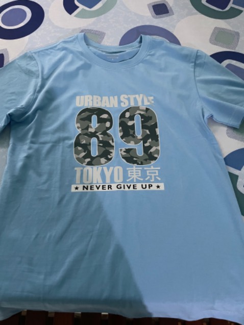 Chất liệu mịn mặc mát có điều màu so với trên quảng cáo hơi lệch tí, size hơi to thường mình mặc size M mà áo này chọn size S là vừa, nhờ xem kỹ tư vấn size nên k bị hớ☺️