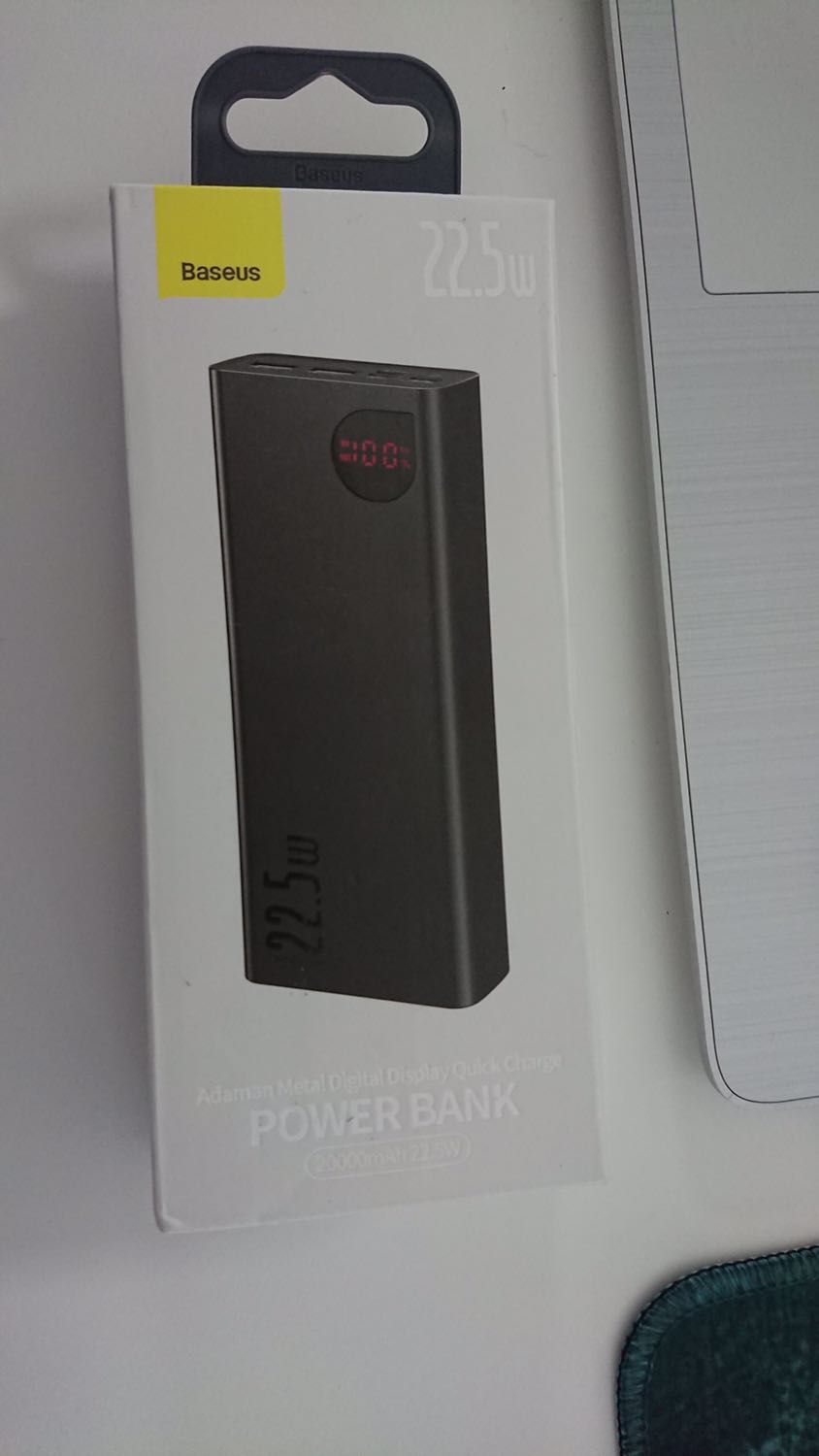 Hàng đẹp, đóng gói cẩn thận. Vỏ hộp hơi xấu tuy nhiên sản phẩm ok. Trải nghiệm ban đầu sạc khá ổn. Đáng giá