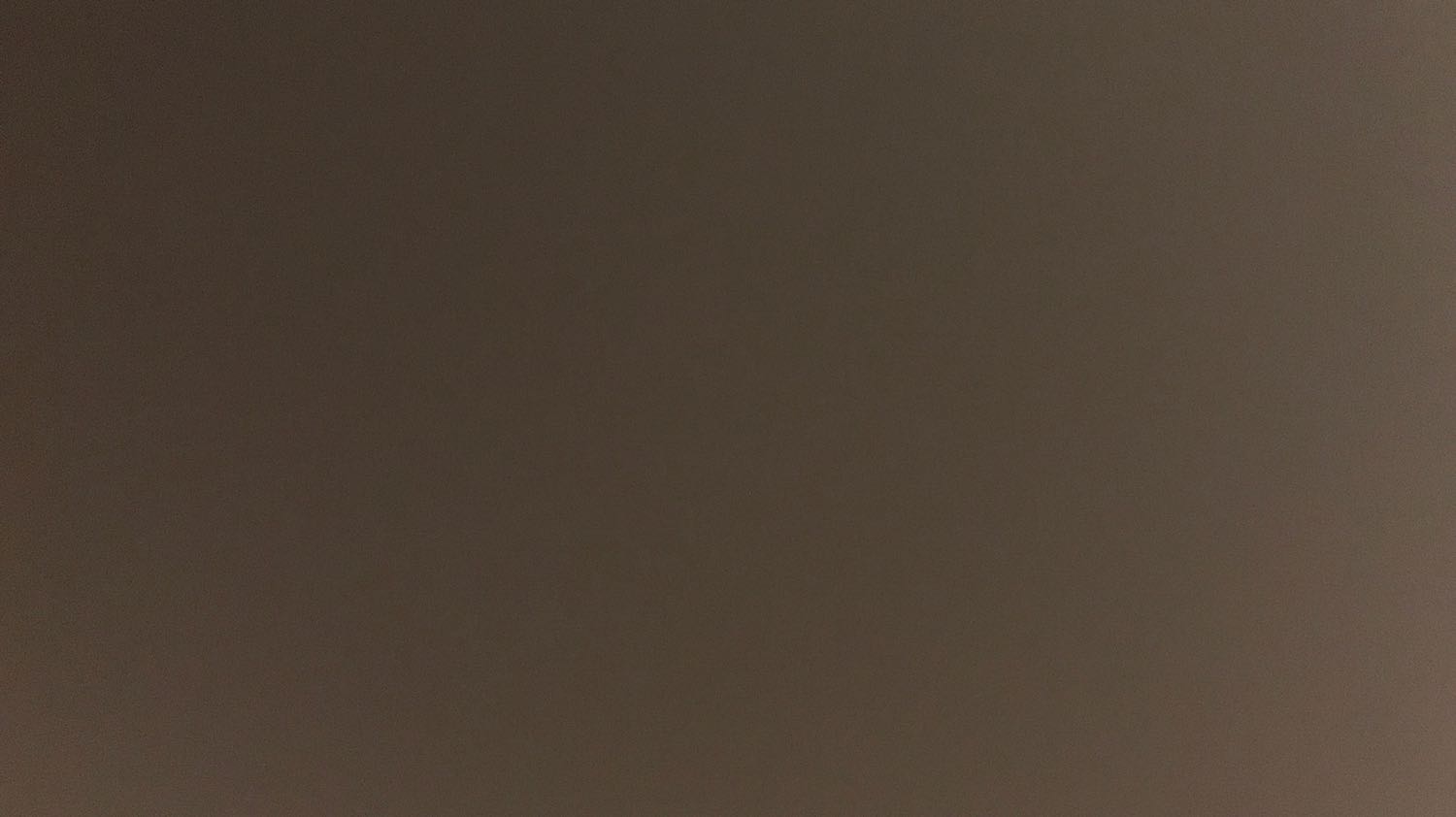 Đai tốt, siết khá chặt, bé có thay đổi dáng ngồi và dáng đi