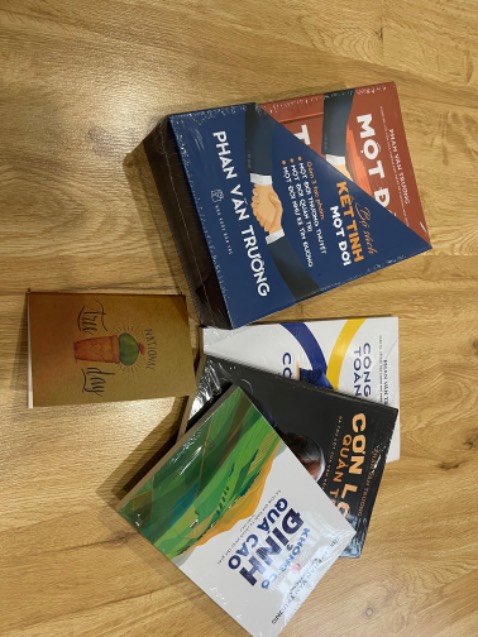 Sách được đóng gói cẩn thận, giao hàng nhanh. Nội dung thì mình chia sẻ sau nhé