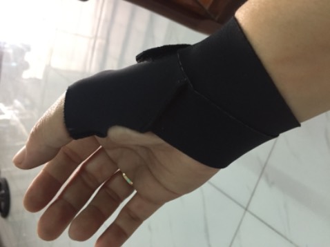 Sản phẩm như mô tả, đai ôm sát vào cổ tay, thoải mái khi sử dụng. Cảm ơn nhà sản xuất, shop, tiki và nhân viên giao hàng.