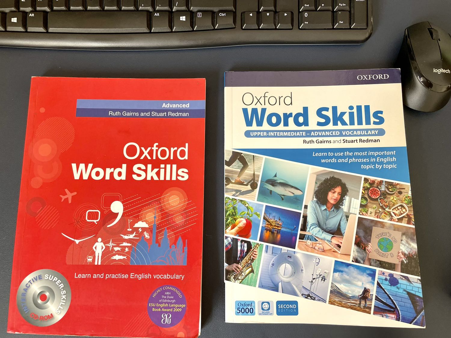 Giao hàng cực kỳ nhanh. Sách xịn xò và là phiên bản hai của cùng tên sách mình học. Sách này không kèm đĩa cài và tờ học từ vựng. Nhưng nhìn chung cũng ổn. Giao hàng cực kỳ nhanh. Sách xịn xò và là phiên bản hai của cùng tên sách mình học. Sách này không kèm đĩa cài và tờ học từ vựng. Nhưng nhìn chung cũng ổn.