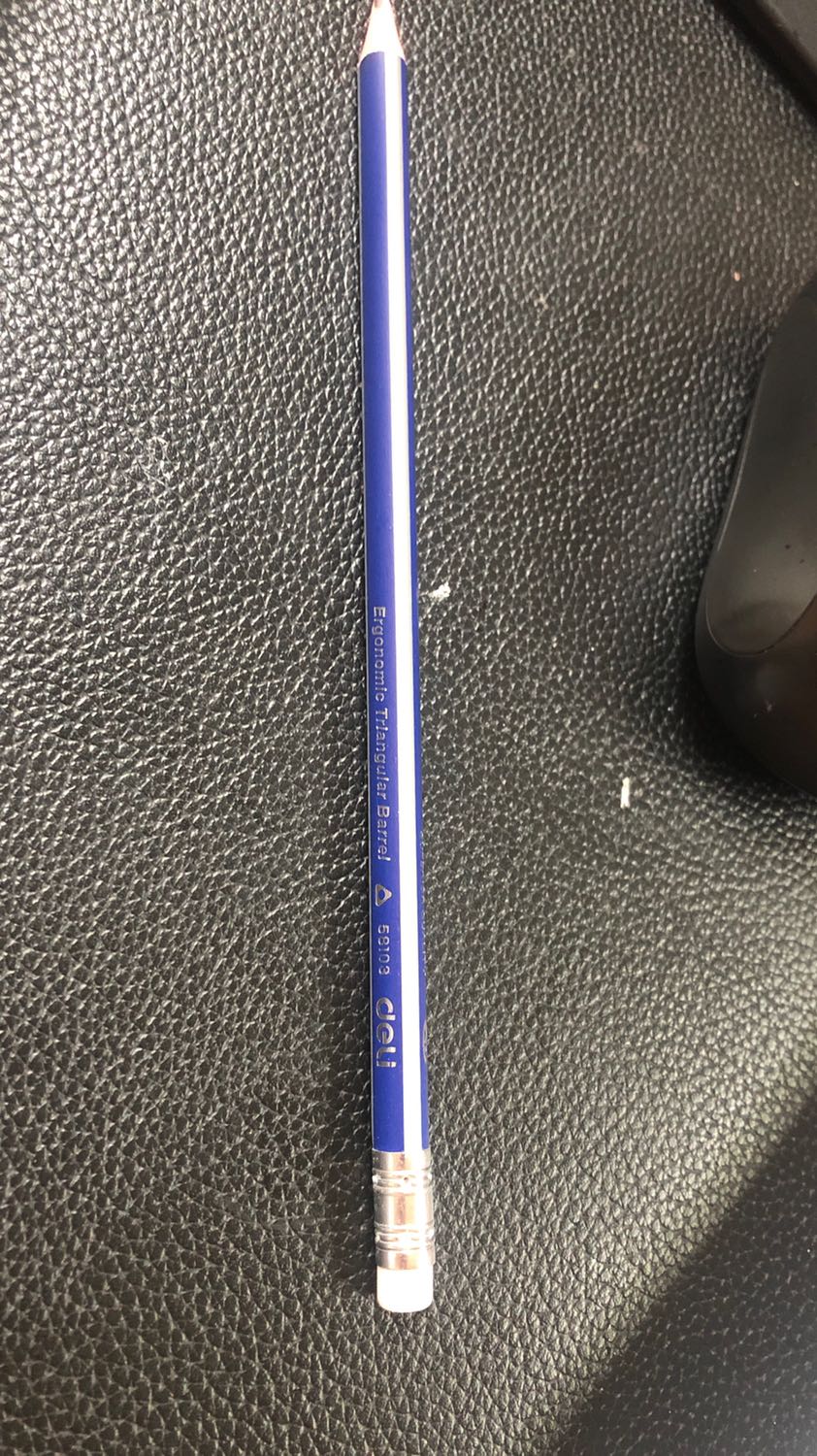 Đặt mua một mẫu giao hàng một mẫu, nhận hàng không trực tiếp nên không kiểm tra được hàng. Mua vì hoa văn của bút mà bây giờ giao cái kiểu này, chán quá chán