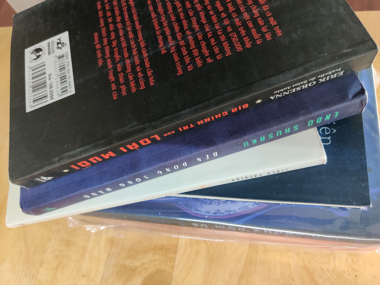 Cả gói hàng hộp bị rách nát dán lại nhiều lần. Tất cả 4 cuốn sách trong đơn đều bị dập nát 4 góc sách, nặng nề nhất là cuốn Lịch sử triết học.
Khâu đóng gói của Tiki thật sự quá ẩu tả, không có tâm với công việc.
Yêu cầu Tiki thu hồi & đổi quyển khác. Cả gói hàng hộp bị rách nát dán lại nhiều lần. Tất cả 4 cuốn sách trong đơn đều bị dập nát 4 góc sách, nặng nề nhất là cuốn Lịch sử triết học.
Khâu đóng gói của Tiki thật sự quá ẩu tả, không có tâm với công việc.
Yêu cầu Tiki thu hồi & đổi quyển khác.