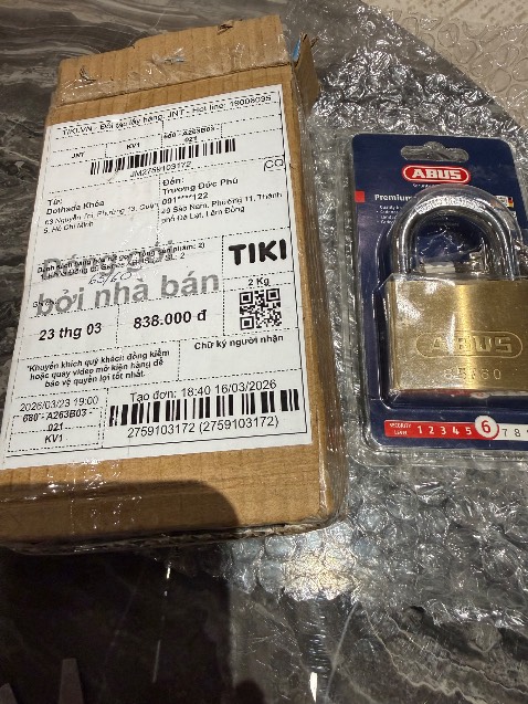 Mua2 sản phẩm mà chỉ giao có 1 sản phẩm.