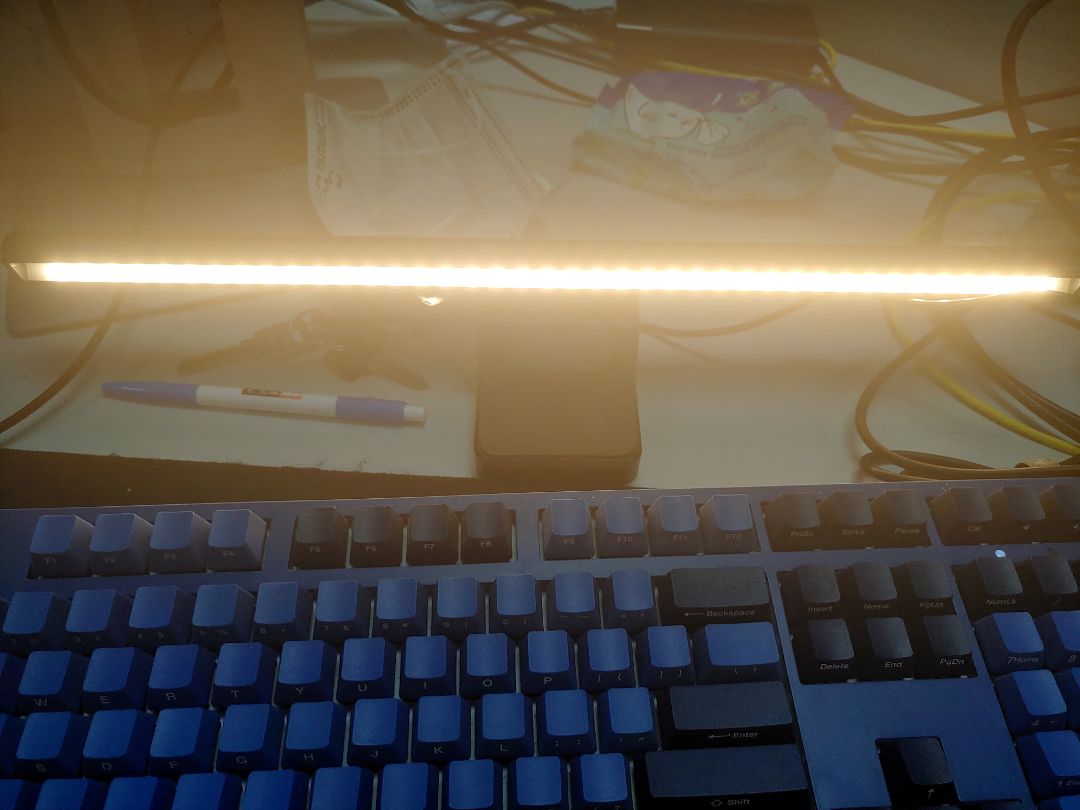 sản phẩm cứng cáp và đẹp hơn mong đợi, đóng gói rất cẩn thận và dán tem dễ vỡ đầy đủ.
các nút cảm ứng dễ xài.
hơi khó xài cho bạn nào dùng màn hình có phần sau hơi dày, thích hợp cho màn hình mỏng hơn.
đánh giá 5* cho shop.