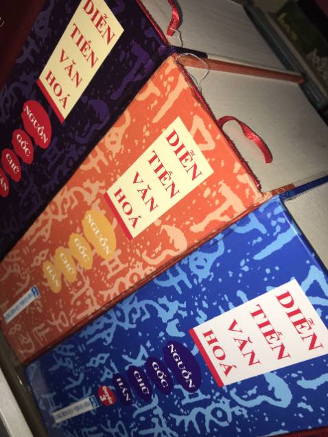 Quyển 3 dày hơn 2 quyển còn lại một chút, quá là bự luôn kkk. Mục lục từ chữ 10 nét đến 18 nét. 
Sách đáng tin tưởng cho người muốn học hay để nghiên cứu thêm về chữ Hán. (Hoặc ai mua về đọc vui thôi cũng được, nhiều cái thú vị :))) mình là mình mê dữ lắm. Sách được bao bọc kĩ, đóng gói cẩn thận.)
______
Con xin chân thành cảm ơn các vị nhóm chủ biên, hai vị Giáo Sư và Tiến sĩ, nhóm biên soạn, nhóm dịch giả đã dày công tạo nên bộ sách đáng giá này 🔥