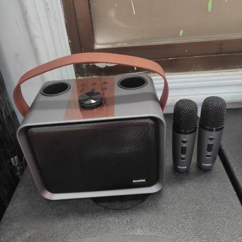 Bass siêu hay, loa nghe ấm, nột lực, mang theo du lịch hát ổn áp, 2 mic hat siêu hay, cả nhà mình rất thích sp này.