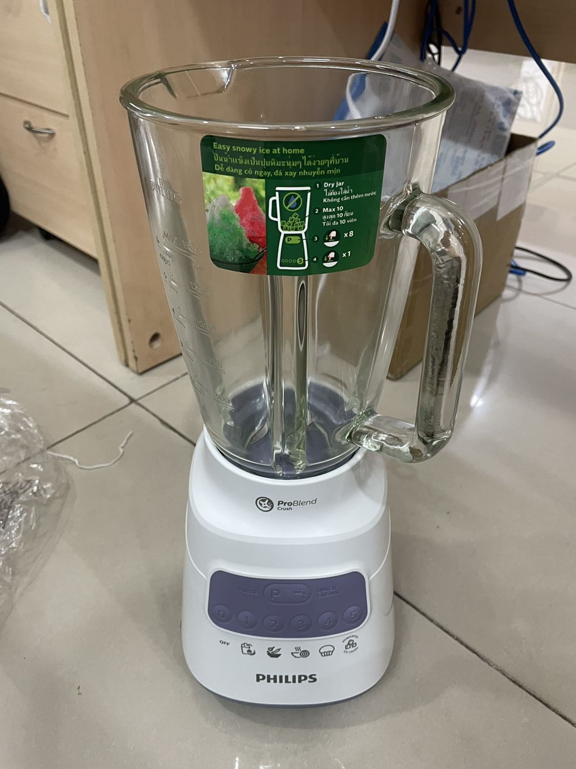 Giao hàng siêu nhanh, lại còn freeship.
Đã *** thử máy, chạy ngon lành. Còn xay nhuyễn hay ko thì mình chưa thử.
Cối thủy tinh hơi nặng nhưng cầm chắc tay, về lâu dài ko bị cũ, đục màu như cối nhựa.
Được giảm giá còn 1tr, khá là hài lòng ☺️