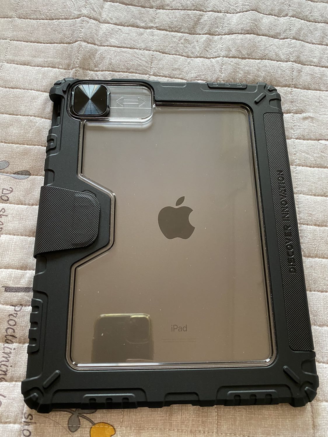 Okie ốp đẹp chắc chắn nhưng bỏ ipad vào hơi khó xíu