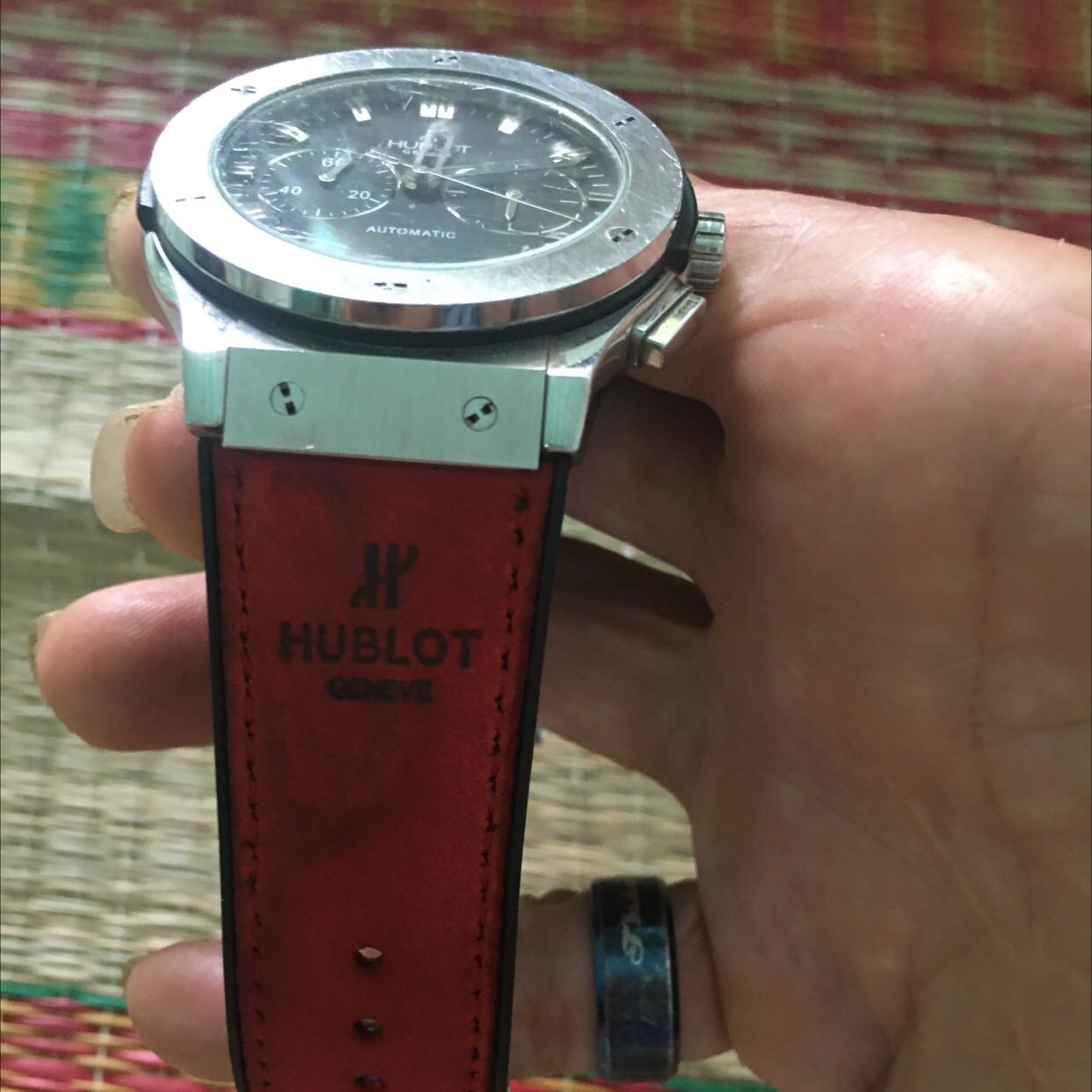 Giao hàng rất nhanh nó gọi điện mình trước mấy phút là giao hàng liền