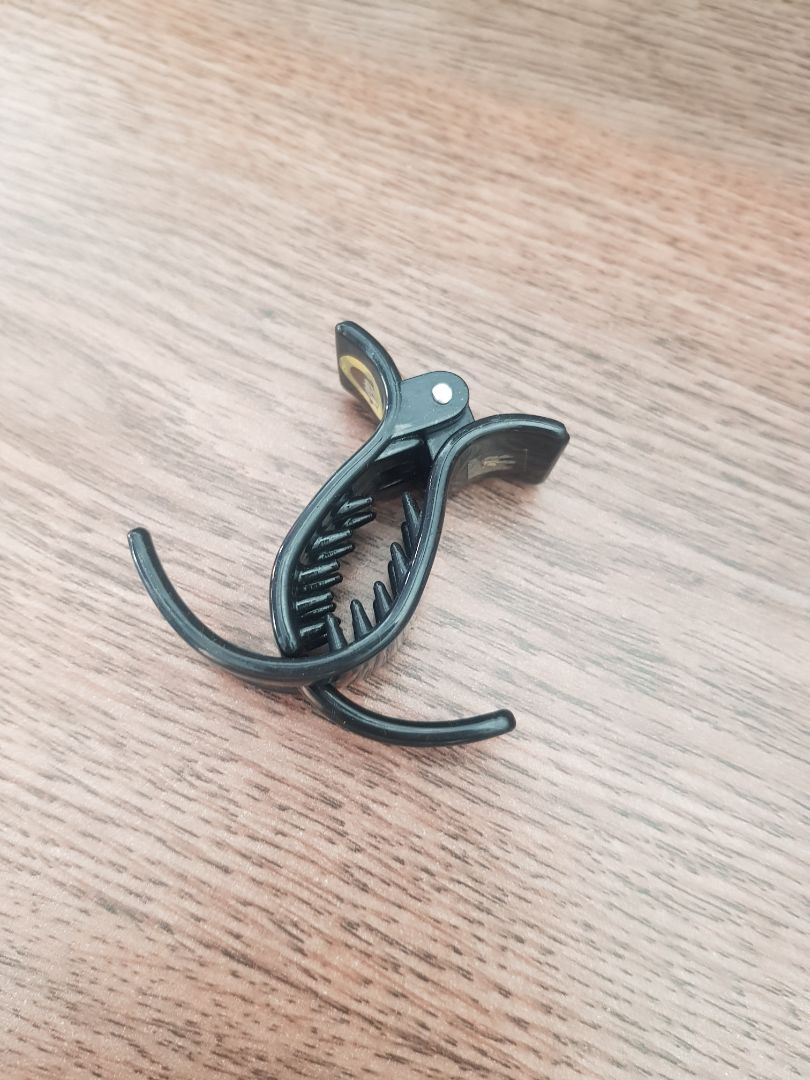 kẹp tóc chất lượng, tuy nhiên giá hơi cao. nếu shop giảm giá thêm chút ít nữa thì chắc chắc sẽ mua nhiều hơn.