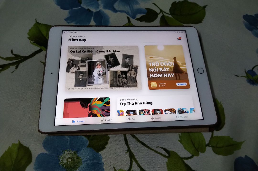 sau 1 thời gian sử dụng mình rất hài lòng về sản phẩm.
thiết kế như 1 quyển sách, cầm rất bám tay.
tiki giao hàng thì ko chê vào đâu được, bạn nhiệt tình còn khui ra để mình bỏ sản phẩm vào xem để tiện đổi trả nữa. mình sẽ tiếp tục ủng hộ tiki nhé!