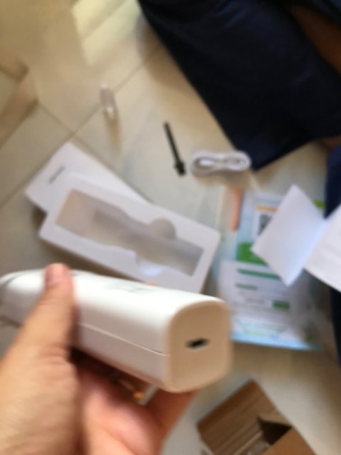 Vừa mua về hớt tóc liền, máy ok chạy êm và còn có nhiều cấp nật khác nhau để hớt dài ngắn tuỳ mình nữa. Gút!