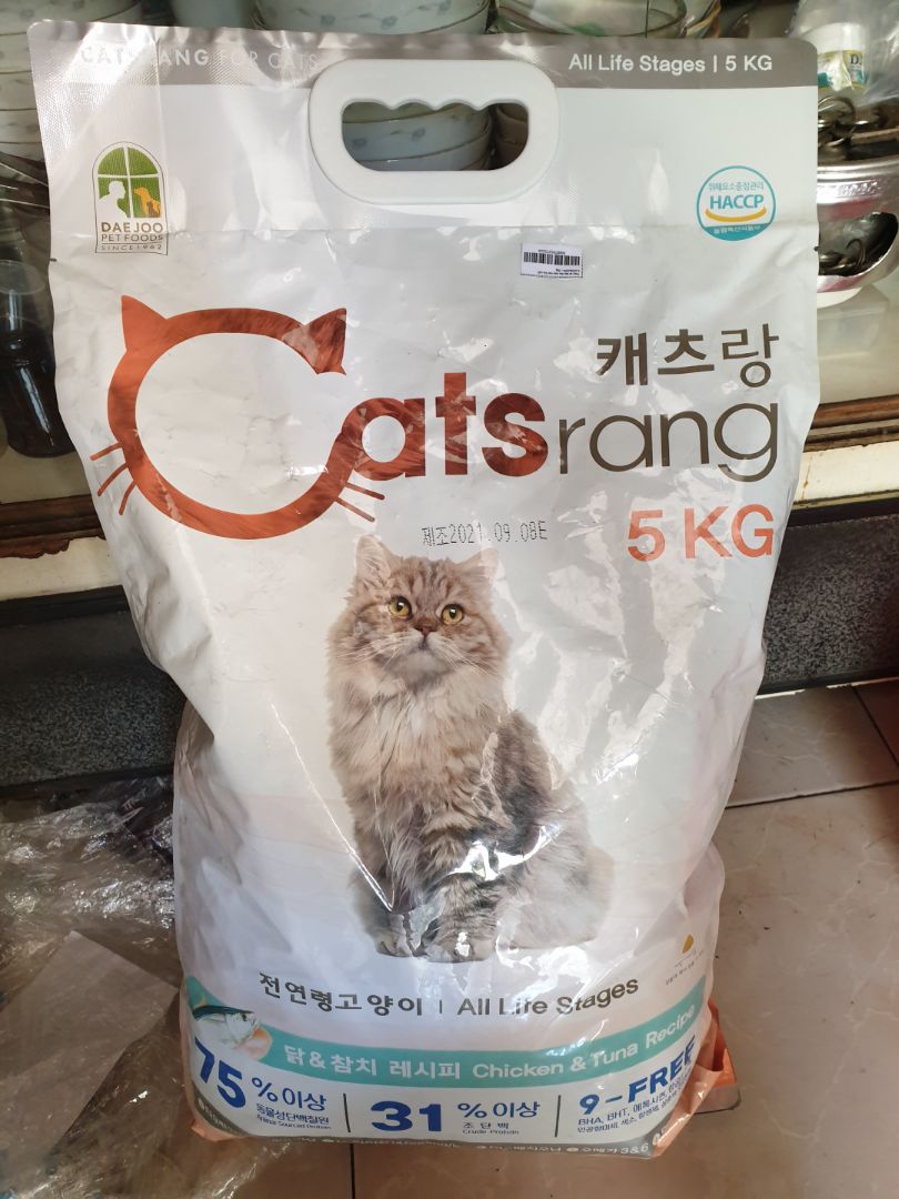 Đóng gói bằng cách tròng 2 bao ni lông bên ngoài nên khi nhận hàng, mình có thể quan sát được hàng. Giao hàng Tiki Now nên khá nhanh, 1-2 ngày là tới. Vì mới mua nên mình tạm 4*,  cần cho mèo ăn vài ngày, mình sẽ đánh giá lại. Đóng gói bằng cách tròng 2 bao ni lông bên ngoài nên khi nhận hàng, mình có thể quan sát được hàng. Giao hàng Tiki Now nên khá nhanh, 1-2 ngày là tới. Vì mới mua nên mình tạm 4*,  cần cho mèo ăn vài ngày, mình sẽ đánh giá lại.