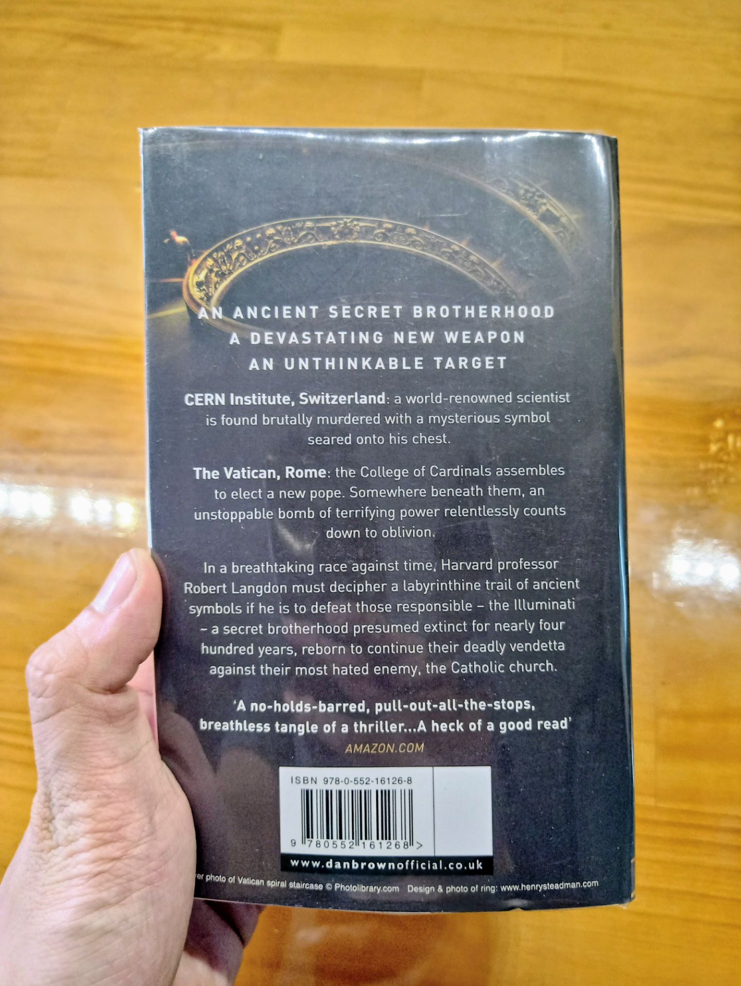 - Tiki giao hàng sớm hơn dự kiến 1 ngày
- Nhân viên giao hàng nhiệt tình và thân thiện
- Sách đóng gói kĩ và hình thức thì đẹp, không nhăn góc hay các vấn đề khác