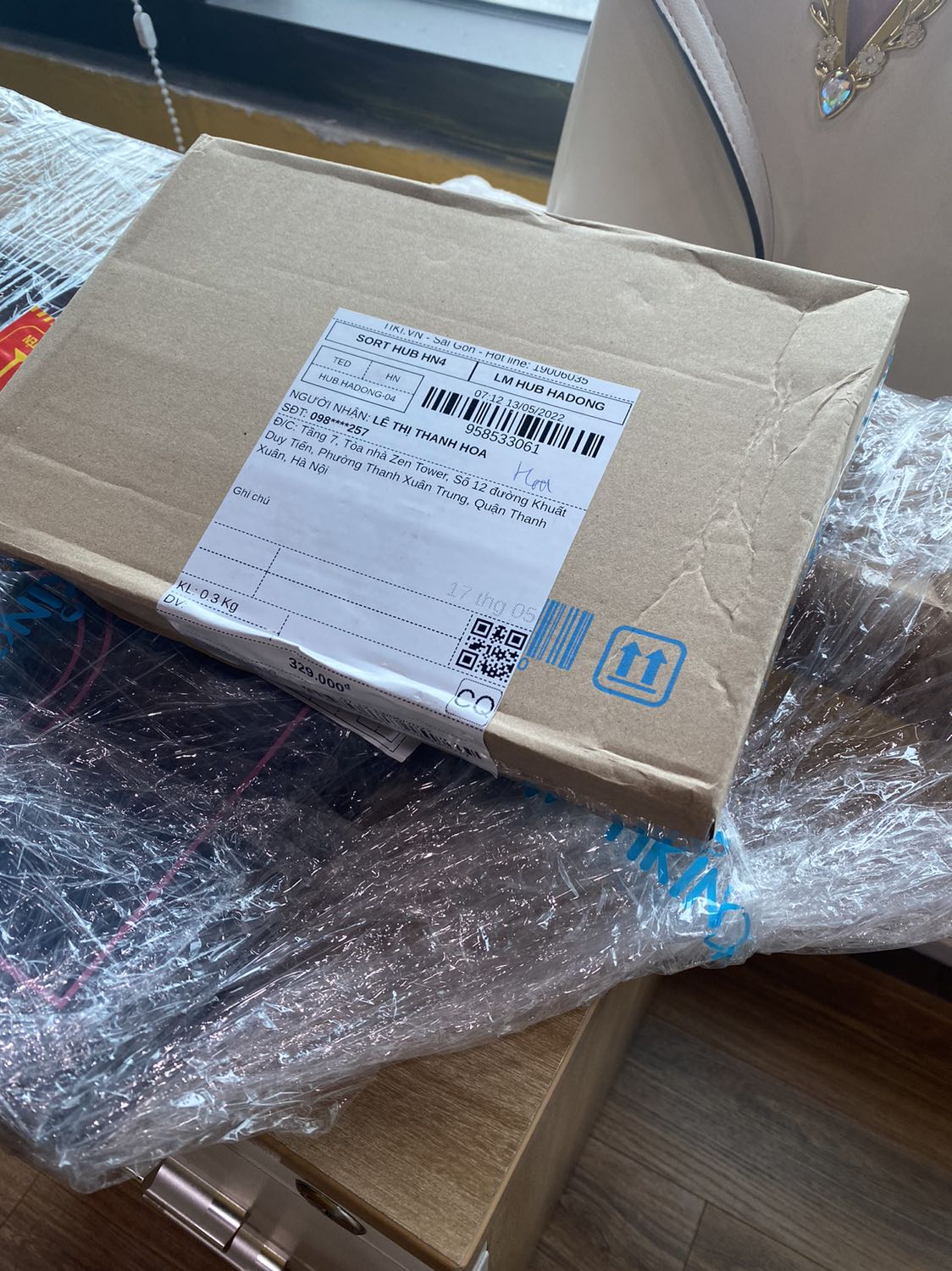 Mua nhầm vì đi giảng mà cắm mic vào lap thì đi lại sao đc. Nhắn đổi mà khó ghê )))) Có bạn nào có nhu cầu lấy lại giúp mk với mk để rẻ ạ