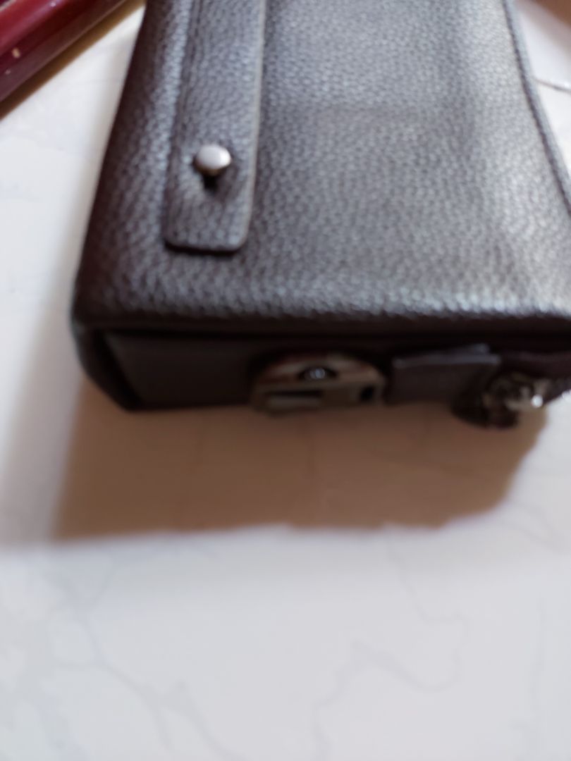 sản phẩm hơi thiếu một chút móc treo ...so với hình quảng cáo ;còn lại công ty chuyển hàng nhanh và rất tốt...