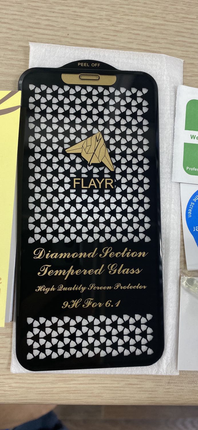 Kính mượt, siêu đẹp, dày dặn chắc chắn. Shop gửi kèm rất nhiều quà, còn tặng cả sổ tay nưax. sẽ còn ủng hộ