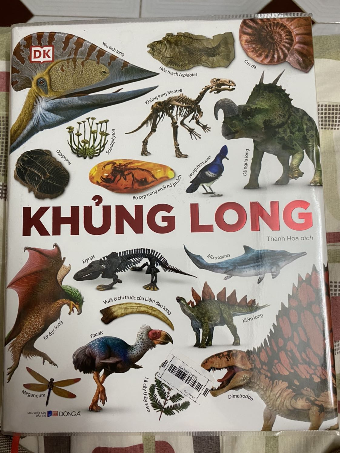 Sách quá đẹp và nhiều thông tin. Nếu ai là người đam mê khủng long thì không nên bỏ qua thêm một tuyệt phẩm khác của DK.
