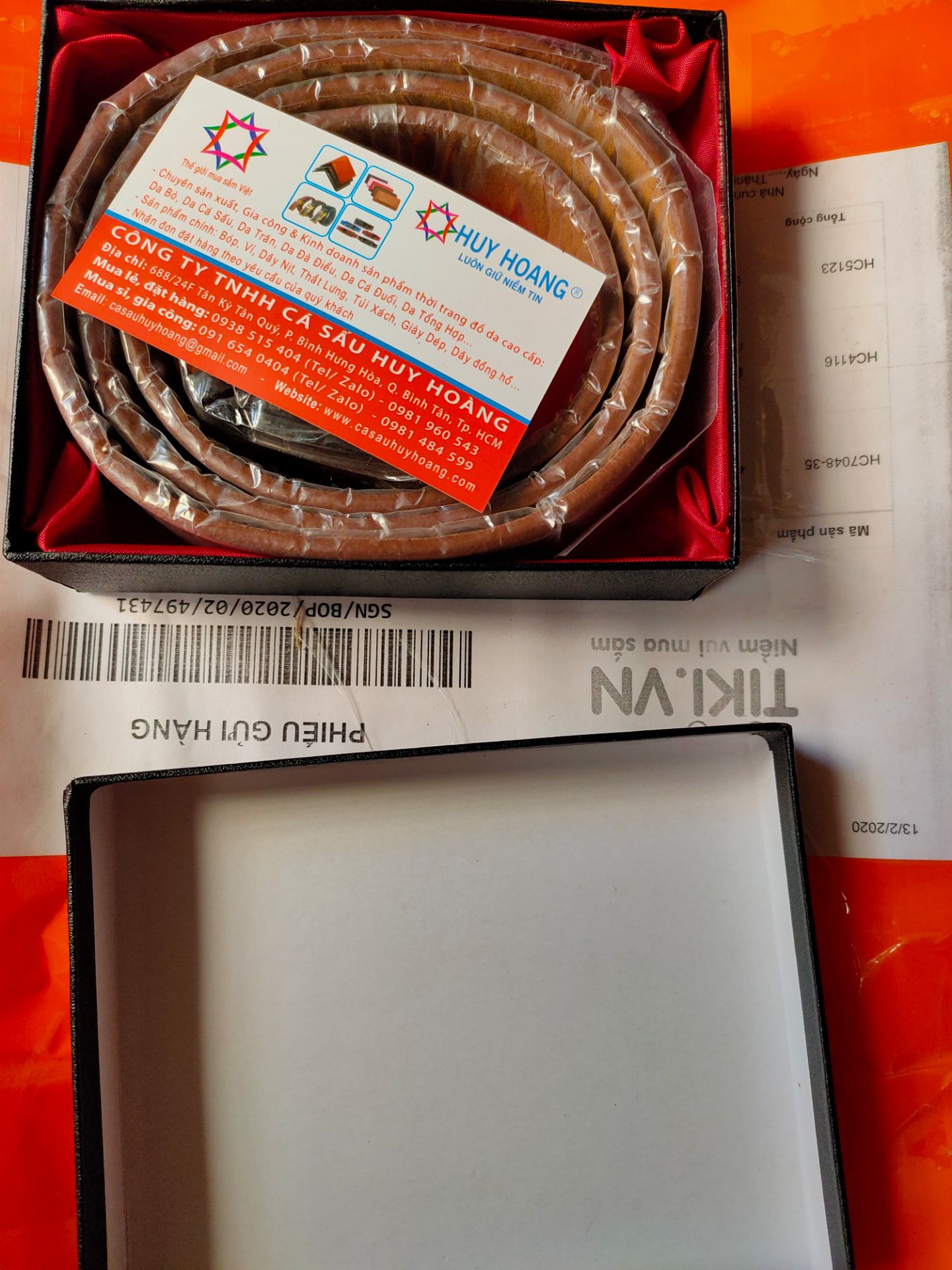 Thắt lưng da thật mềm mại, đầy đủ hộp và thẻ bảo hành.... Verygood