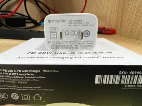 Vừa nhận hàng chưa dùng nhưng vỏ hộp thực tế sai khác so với thông tin nhà bán (không có thông tin GaN) là thấy không ổn rồi!